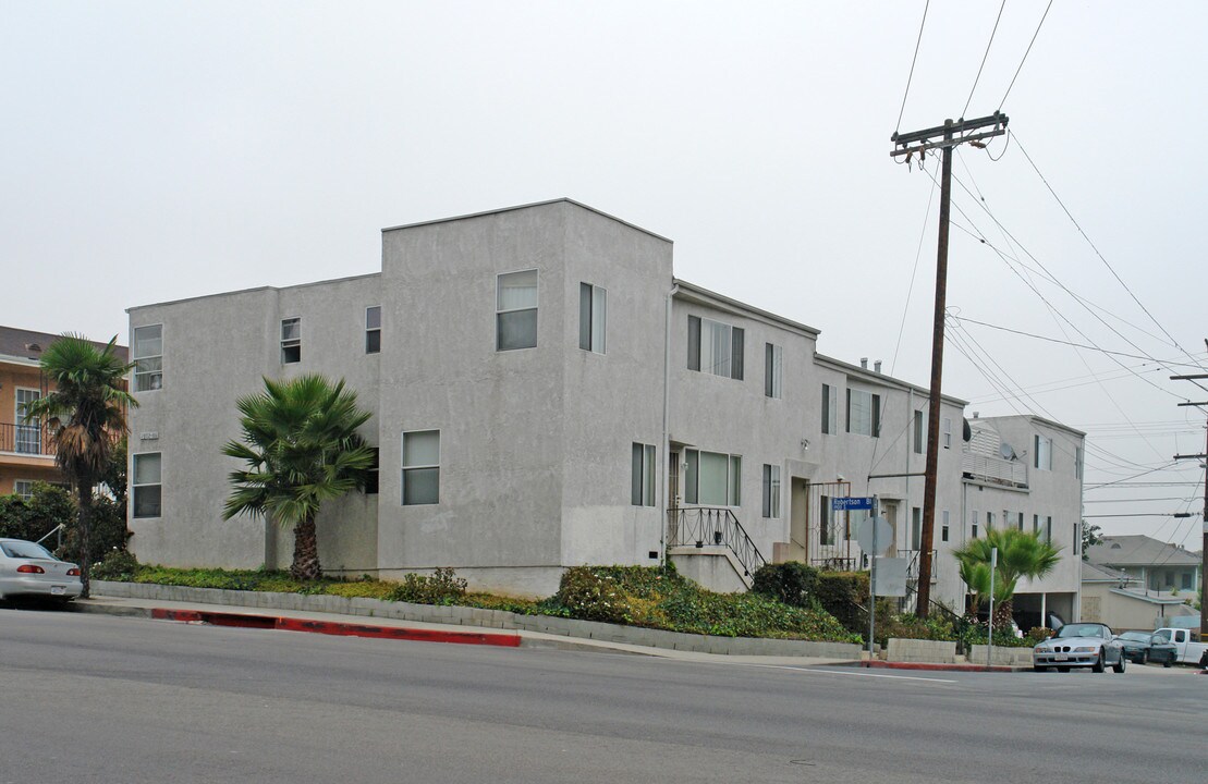 1972-1986 S Robertson Blvd in Los Angeles, CA - Building Photo