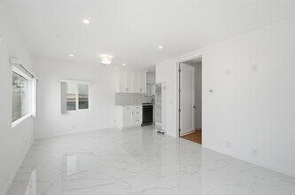 220 39th St in Manhattan Beach, CA - Building Photo - Building Photo