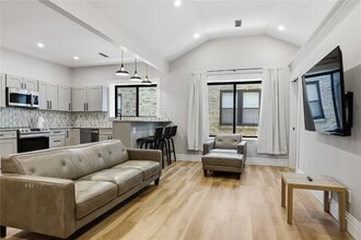 7358 Pershing Ave in University City, MO - Building Photo - Building Photo