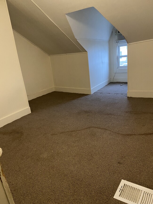 245 S Walnut St in Mount Carmel, PA - Building Photo - Building Photo