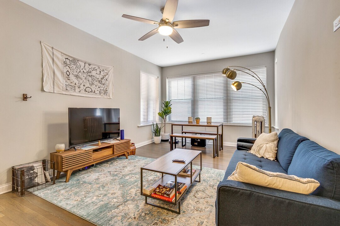 3911 N Keeler Ave, Unit 1 in Chicago, IL - Building Photo