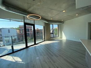 1117 W Patterson Ave in Chicago, IL - Building Photo - Building Photo