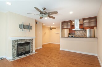 2411 Prospect Ave, Unit #224 in Hermosa Beach, CA - Foto de edificio - Building Photo
