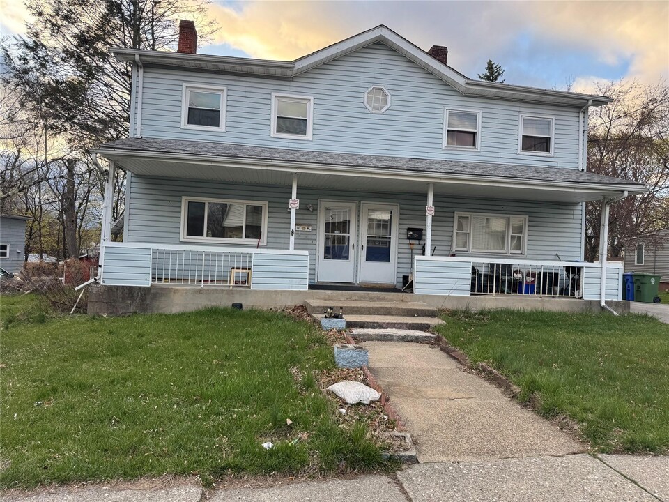 13 Beattie Ave in Middletown, NY - Foto de edificio