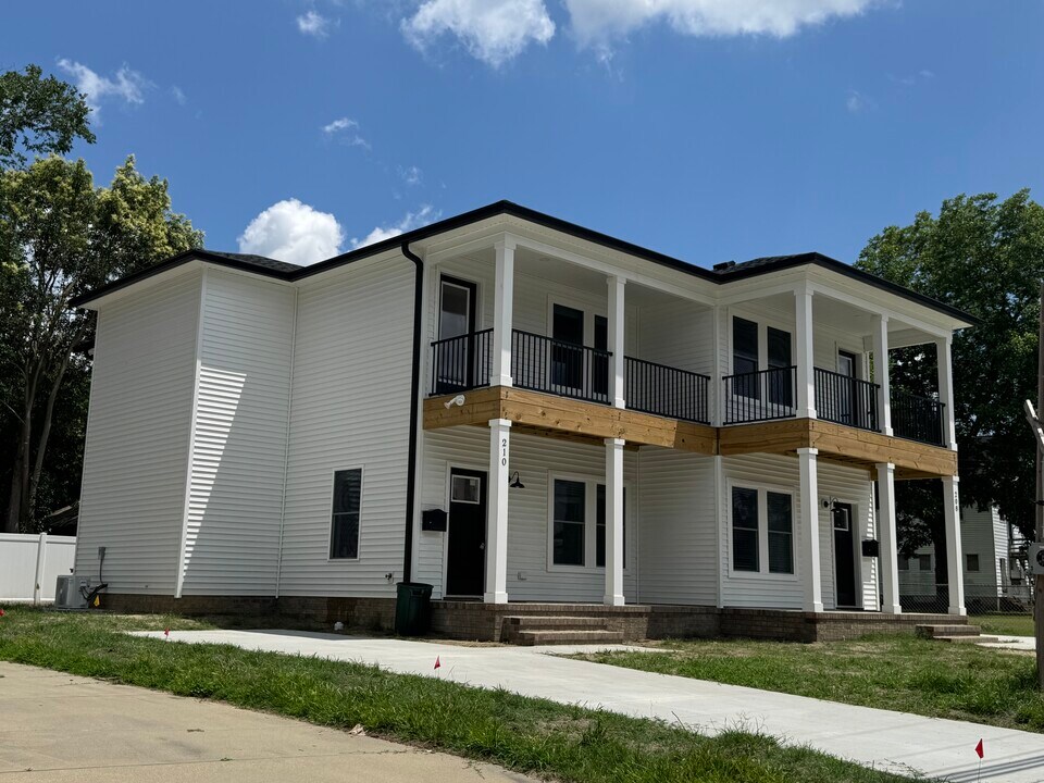 208 Punch Aly in Hertford, NC - Building Photo