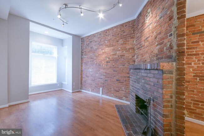 property at 1352 Kenyon St NW