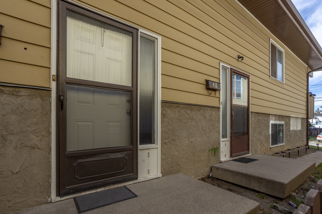 116 Sabrina Bay SW in Calgary, AB - Building Photo