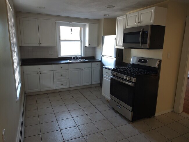 251 Central Ave, Unit 2 in Medford, MA - Building Photo - Building Photo