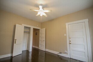 1727 Nolan St in San Antonio, TX - Building Photo