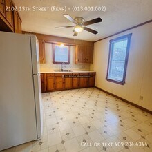 2102 13th St in Port Neches, TX - Building Photo - Building Photo