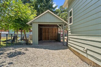 2402 16th Ave in Forest Grove, OR - Building Photo - Building Photo