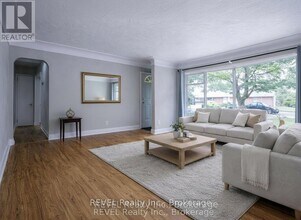 3 Whiteoak Dr in St Catharines, ON - Building Photo - Building Photo