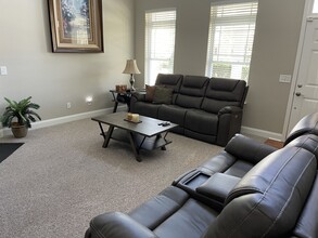 224 Clearwater Cir in Port Wentworth, GA - Foto de edificio - Building Photo