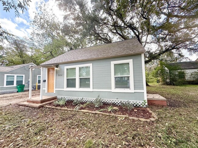 620 E Magnolia St in Angleton, TX - Building Photo - Building Photo