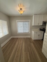 718 1/2 E San Jose Ave in Burbank, CA - Building Photo - Building Photo