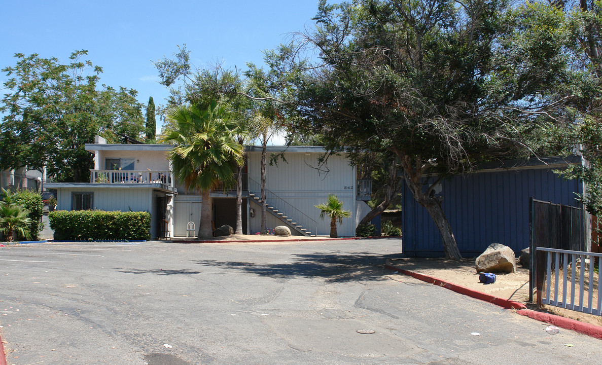 Palms in Vista, CA - Building Photo