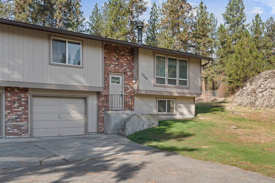 5909 E 11th Ave in Spokane Valley, WA - Building Photo