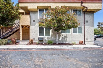 1661 Bayview Heights Dr in San Diego, CA - Building Photo - Building Photo