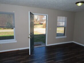 146 Indiana Ave, Unit 146 INDIANA AVE #A in Oak Grove, KY - Building Photo - Building Photo