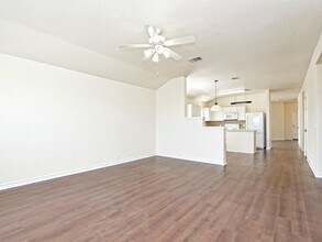 14521 Gurney's Eagle Dr in Elgin, TX - Building Photo - Building Photo