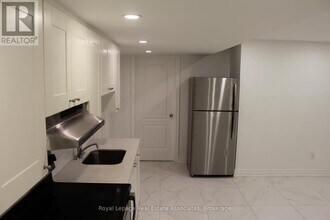 2 Bakersfield Rd in Brampton, ON - Building Photo - Building Photo