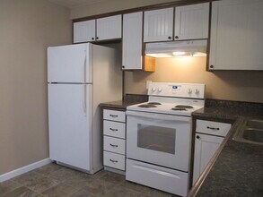 3322 NE Lancaster St, Unit Apt 4 in Corvallis, OR - Building Photo - Building Photo