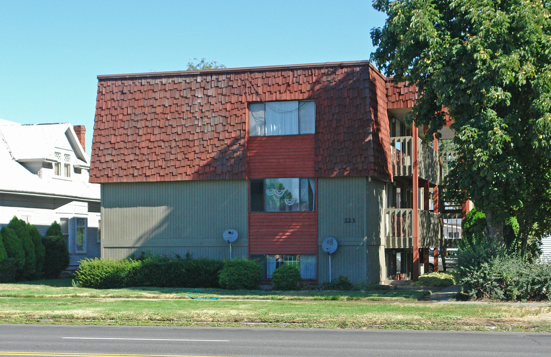 223 E Indiana Ave in Spokane, WA - Building Photo