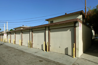 Capri Apartments in Anaheim, CA - Building Photo - Building Photo