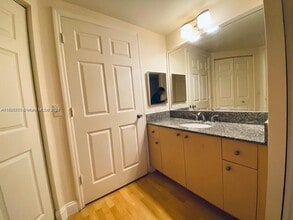 2424 Centergate Dr in Miramar, FL - Building Photo - Building Photo