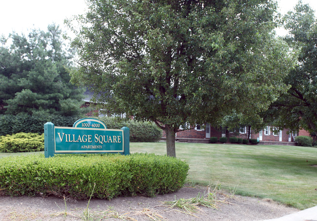 Village Square in Seville, OH - Foto de edificio - Building Photo