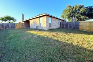 1824 McNeely St in Lancaster, TX - Building Photo - Building Photo