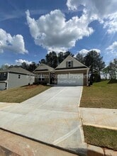 32 Thedford Dr in Hoschton, GA - Building Photo - Building Photo