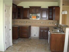 1242 N Shannon Way in Mustang, OK - Foto de edificio - Building Photo