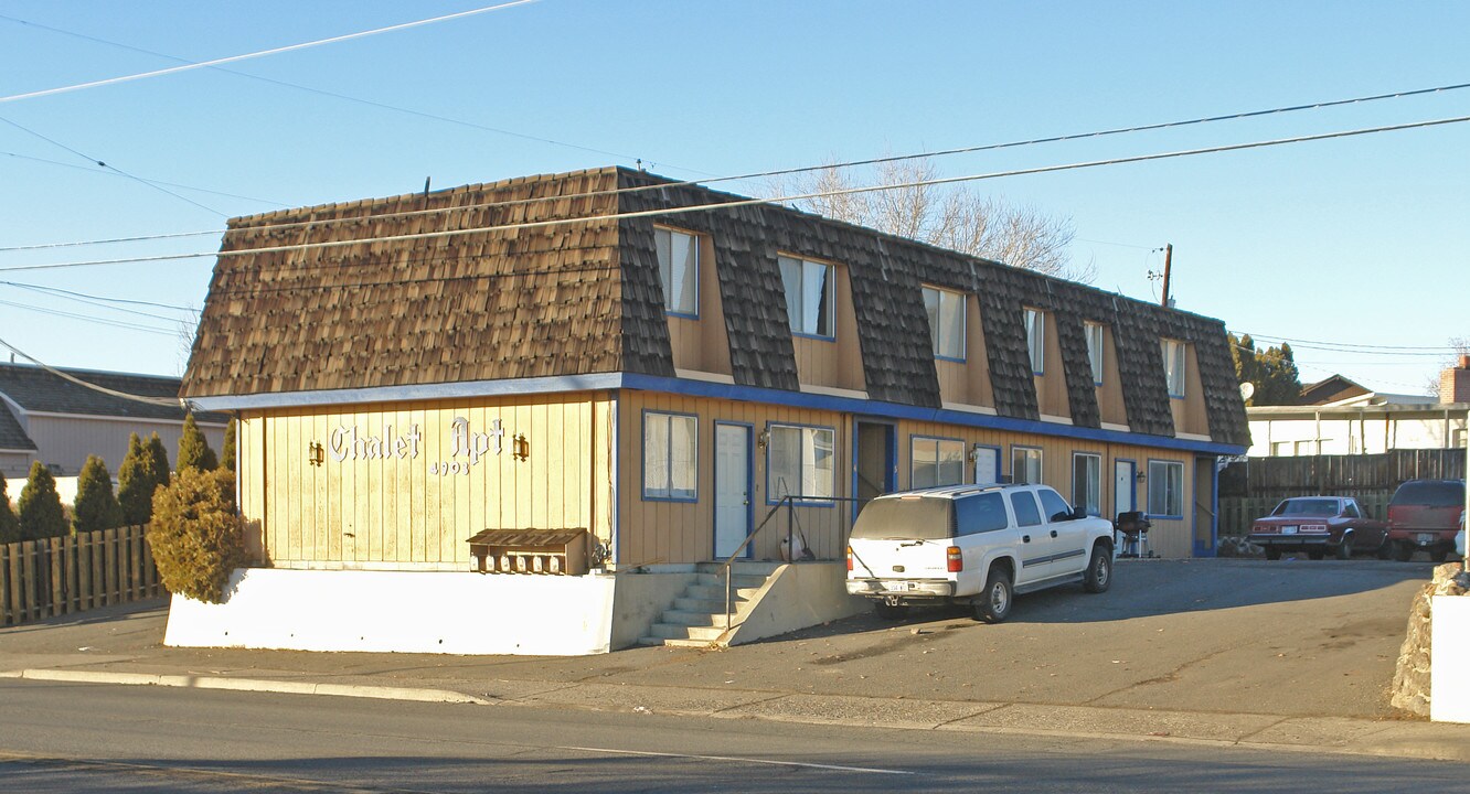 Chalet Apartments in Yakima, WA - Building Photo