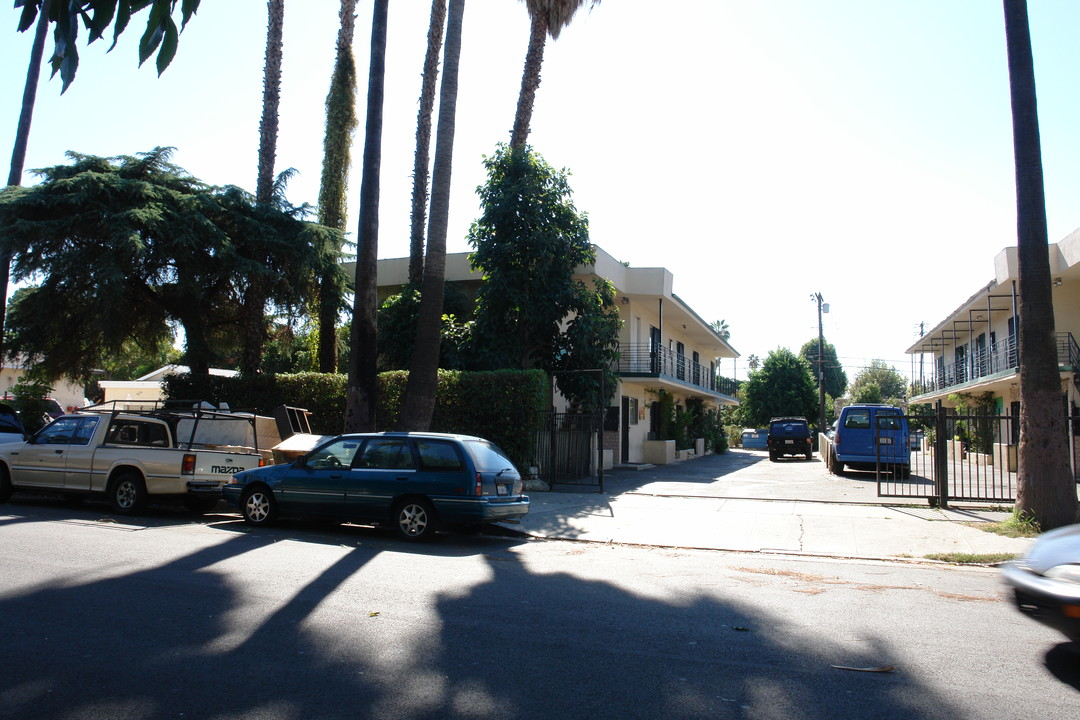 14712 Erwin St in Van Nuys, CA - Building Photo