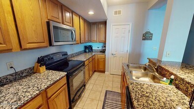 2228 Beach Dr, Unit 1304 in Gulfport, MS - Building Photo - Building Photo