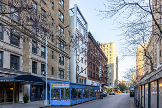 207 W 75th St in New York, NY - Building Photo - Building Photo