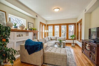 2201 N Campbell Ave, Unit 2 in Chicago, IL - Building Photo - Building Photo