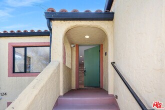 122 N Harper Ave in Los Angeles, CA - Foto de edificio - Building Photo