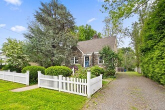 95 Lalley Blvd in Fairfield, CT - Building Photo - Building Photo