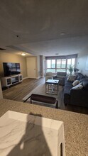200 Burkhall St, Unit 510 in Weymouth, MA - Foto de edificio - Building Photo