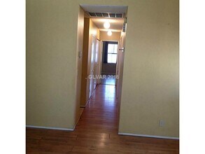7340 Empress Dr in Las Vegas, NV - Building Photo - Building Photo