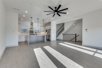 2609 La Altura Ln in Dallas, TX - Building Photo - Building Photo