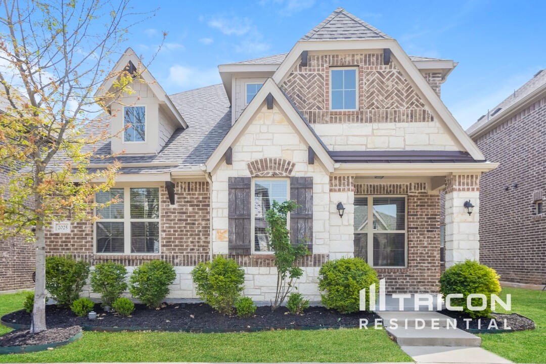 2025 Barx Dr in Little Elm, TX - Foto de edificio