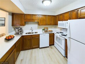 9343 Ranchview Ln N in Maple Grove, MN - Building Photo - Building Photo