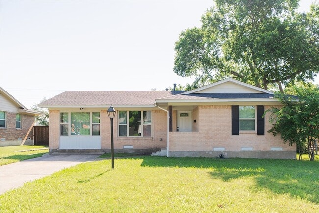 1102 Lorrie Dr
