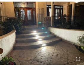 17220 Ballinger St, Unit Guest Suite - Luxurious in Northridge, CA - Foto de edificio - Building Photo