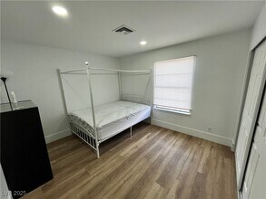 6191 Bullion Blvd in Las Vegas, NV - Building Photo - Building Photo