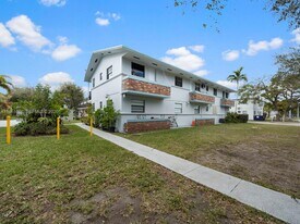 4444 SW 67th Ave in Miami, FL - Building Photo