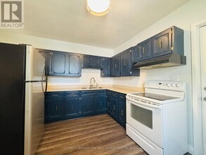 439 2nd Ave E in North Bay, ON - Building Photo - Building Photo